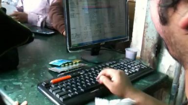 redditsave.com_this_receptionist_at_a_busy_pharmacy_in_india-rrtat1tiamz61