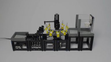 I made this LEGO machine that shoots balls